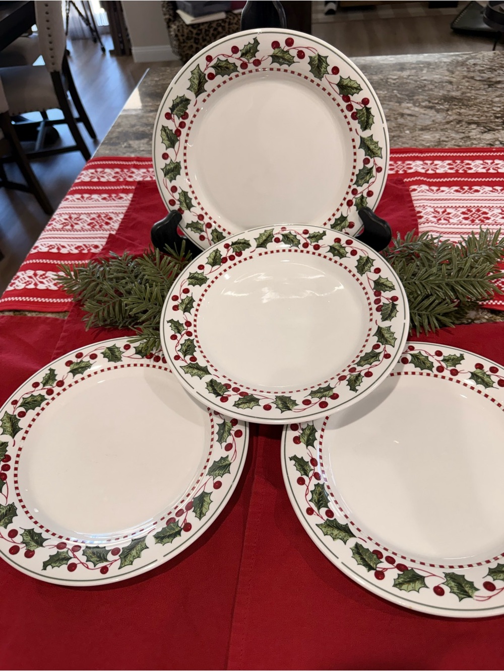 WINTER WONDERLAND 10" Dinner Plates Casual Settings by Oneida